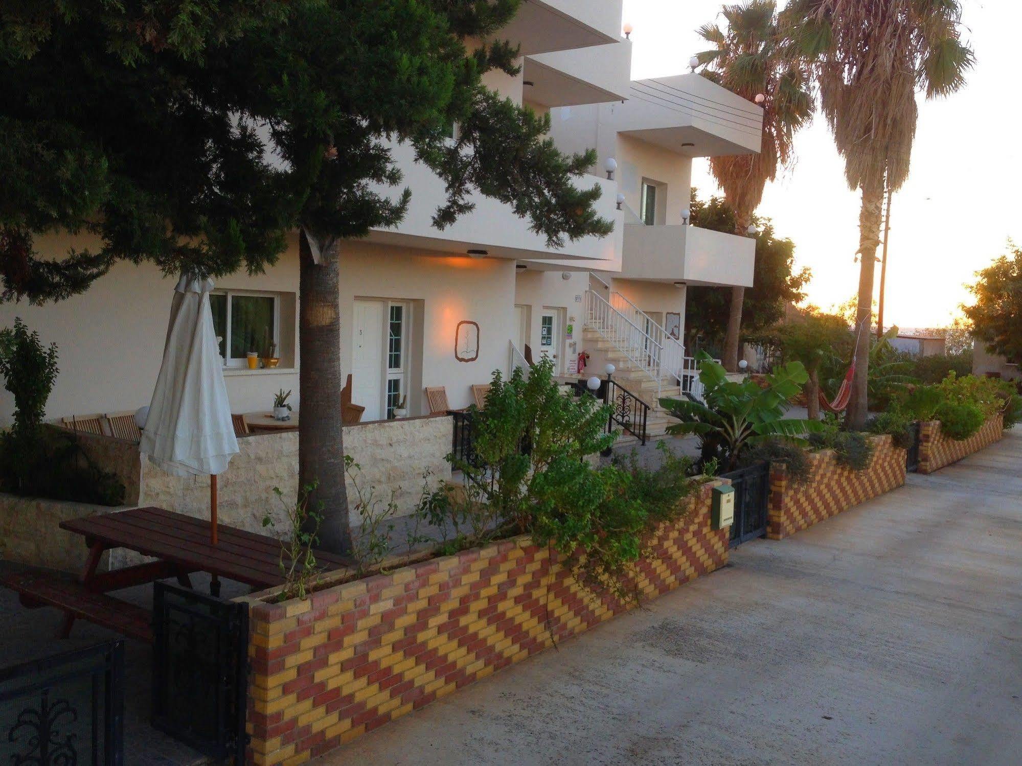Astrofegia Apartments Near The Sea Agia Marina  Buitenkant foto